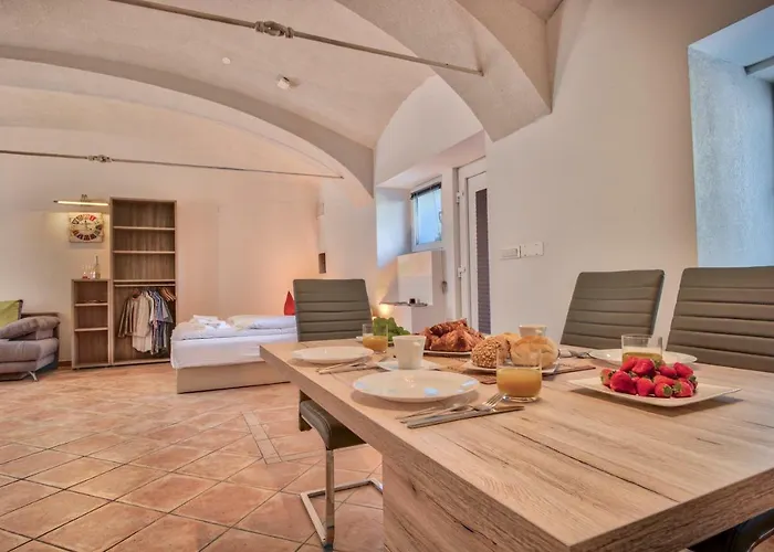 Apartment Pod Velbi